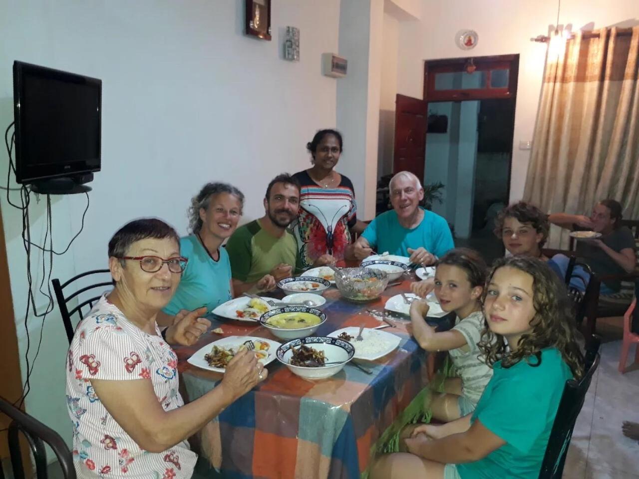 Nisansala Homestay Kandy Deiyannewela Zewnętrze zdjęcie